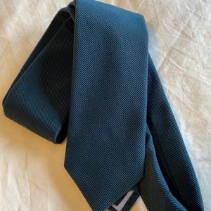 Tommy Hilfiger modern tie